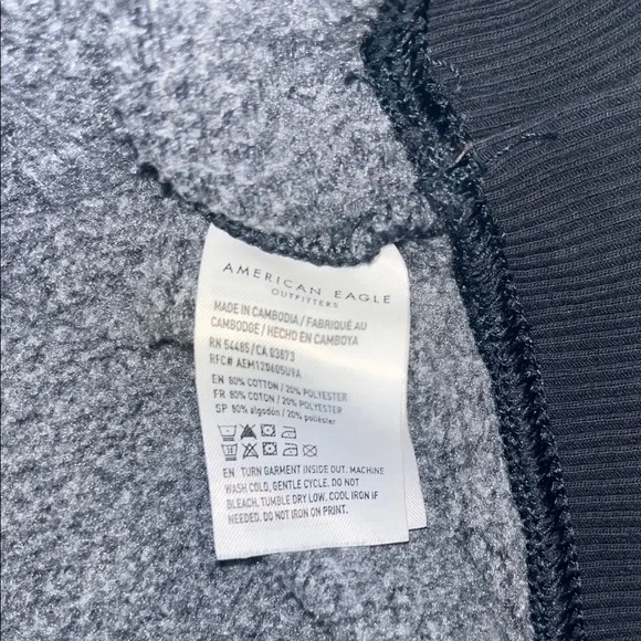 American Eagle Women’s XXS Oversized Rolling Stones Vampire Crewneck Sweatshirt - Picture 9 of 11